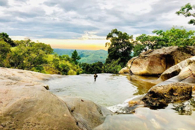 Diyaluma Waterfall & Natural Pool Bath. - Key points to know before you book