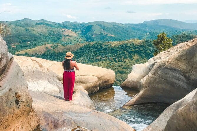 Diyaluma Waterfall & Natural Pool Bath. - A picnic lunch that keeps the day simple