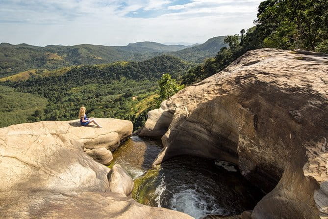 Diyaluma Waterfall & Natural Pool Bath. - What the $55 price includes