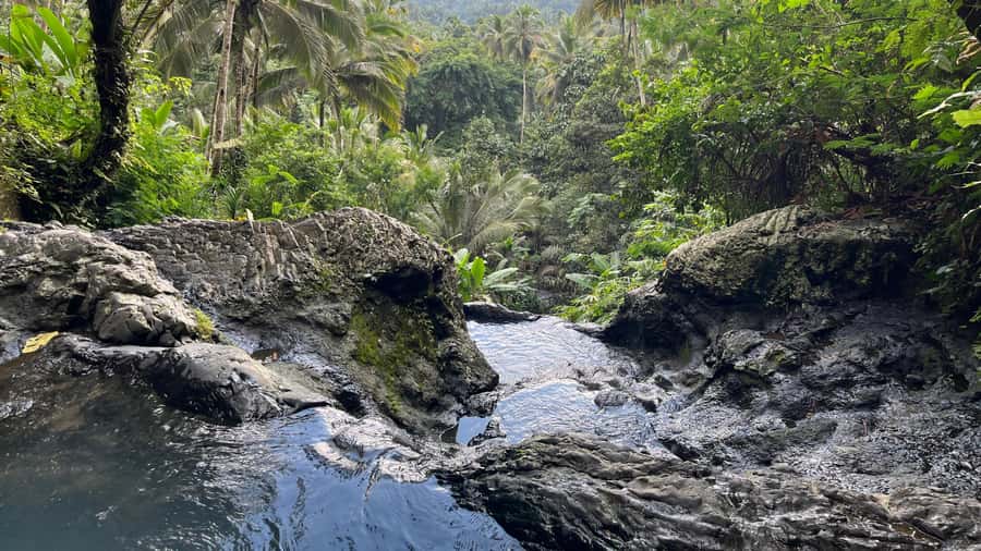 East Bali: Gembleng waterfall, Tenganan and Virgin beach - Virgin Beach and a proper break by the sea