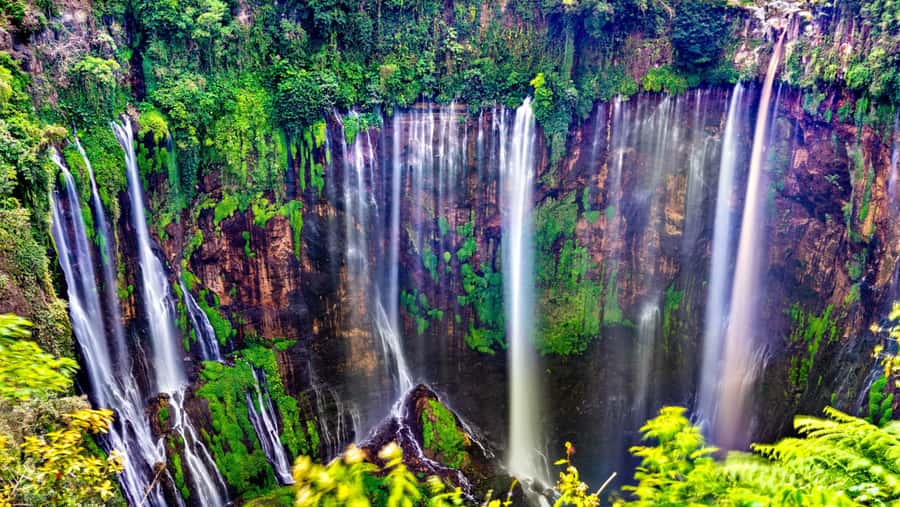 East Java: 3D2N Ijen Crater, Bromo, & Tumpak Sewu Waterfall - The road between sights is part of the challenge