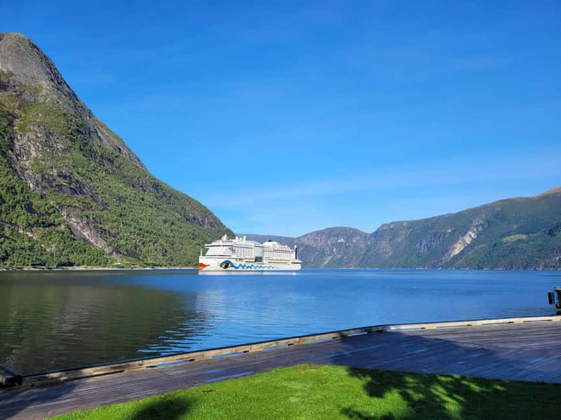 Eidfjord: Vøringsfossen Waterfalls Round-Trip Shuttle - Finding the bus near the cruise terminal