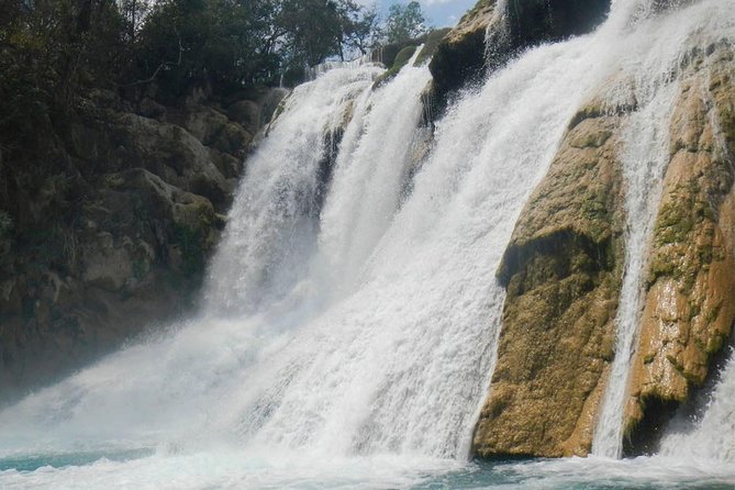 El Meco Waterfall and El Salto Waterfall Tour - El Meco: a 30-meter fall viewed from the river
