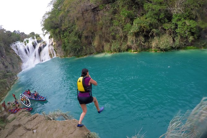 El Meco Waterfall and El Salto Waterfall Tour - Transport, timing, and what the included meal adds