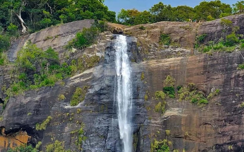 Ella: Ravana and Upper Diyaluma Falls Guided Tour - Diyaluma shows the scale of Sri Lanka’s waterfalls