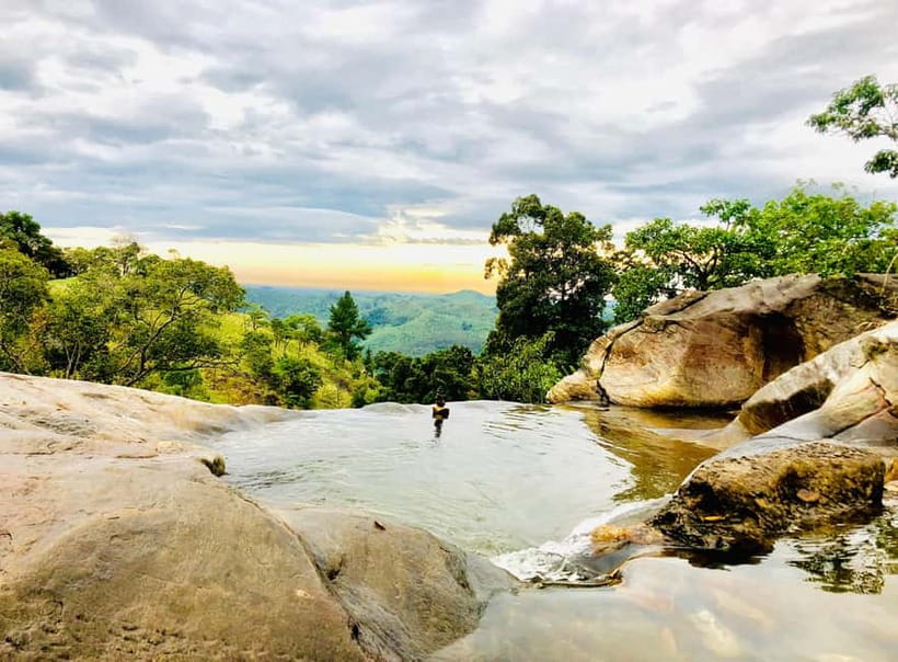 Ella: Tuk Tuk Tour to Diyaluma and Secret Waterfalls - Ravana Falls: a quick, dramatic opening stop