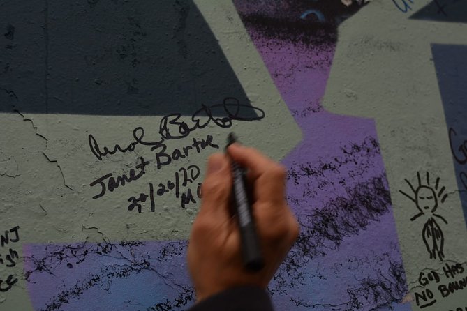 Falls road Murals Walking Tour with former prisoners - Does the private price make sense?