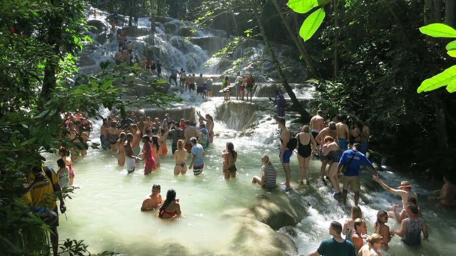 Falmouth: Dunn’s River Falls & Bamboo Beach Club VIP Access - Crowds and the pace at Dunn’s River