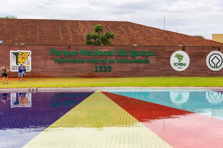 Foz do Iguaçu: Brazilian Side of the Falls - The 950-meter walkway and the first big views