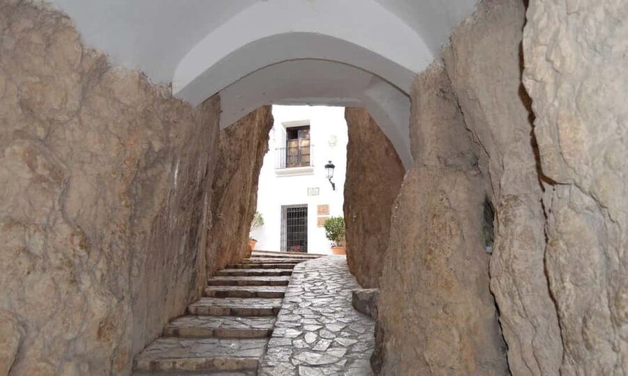 From Alicante: Guadalest, Altea & ticket in Algar Waterfalls - Who should book this Alicante day trip?
