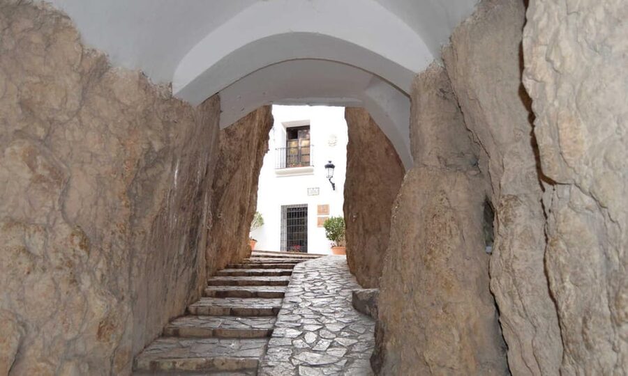 From Benidorm: Guadalest, Altea & ticket in Algar Waterfalls - Altea: white streets, blue sea, and limited free time