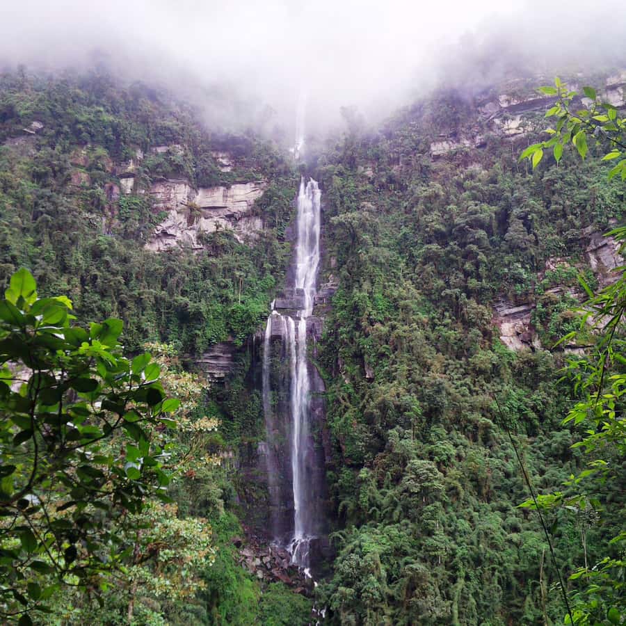 From Bogotá: Tour to the Waterfall of La Chorrera - El Chiflon offers the first waterfall encounter