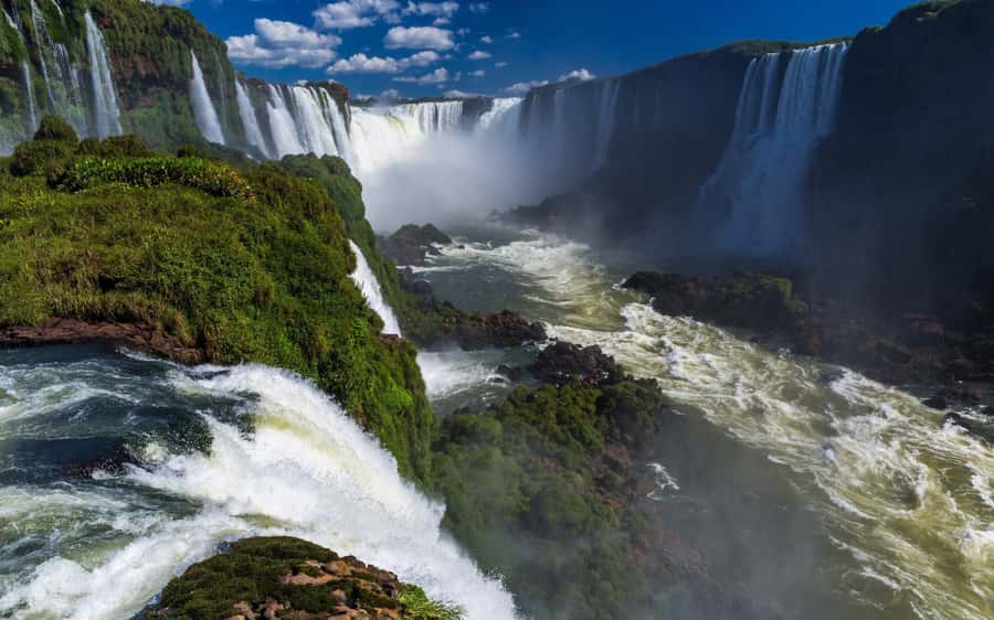 From Buenos Aires: 3-Day Iguazu Falls Tour with Airfare - Day one: flying north and reaching the falls