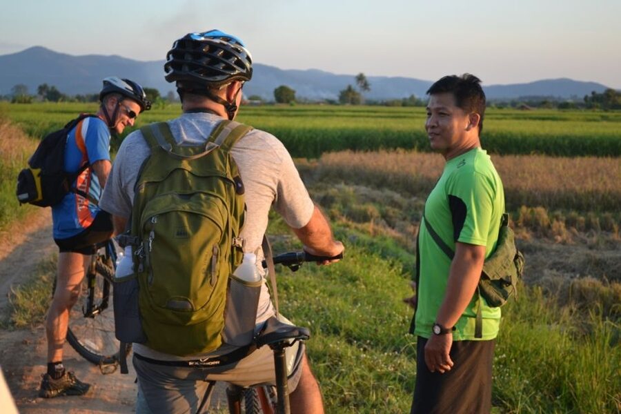 From Chiang Mai: Mae Taeng Valley and Waterfalls Cycle Tour - Wat Ban Den and the temple stop