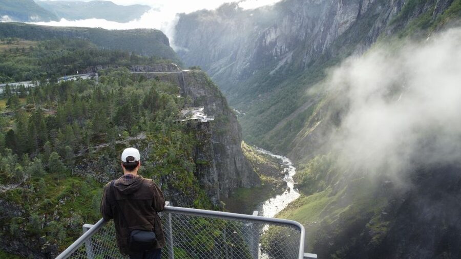 From Eidfjord: Vøringfossen Waterfall Nature Tour with Guide - The final plateau photo stop and return through the valley