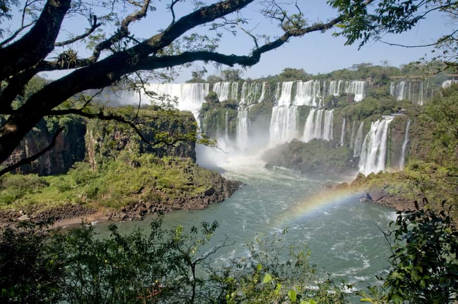 From Foz do Iguaçu: Argentinean Falls Tour with Pickup - Guides, languages, and the human side of the day
