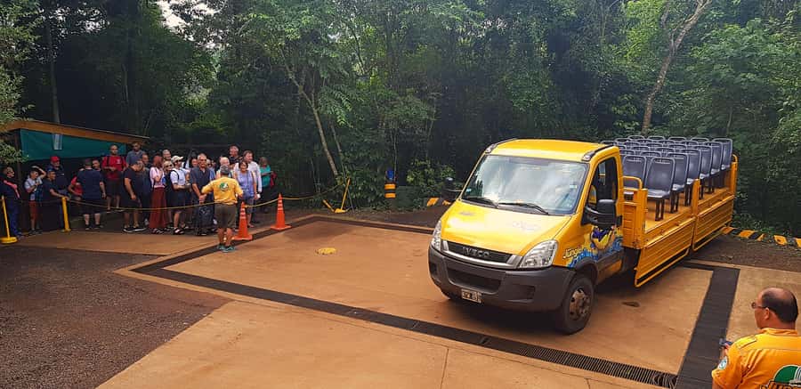 From Foz do Iguaçu: Argentinian Iguazu Falls with Boat Ride - What the guides add to the day