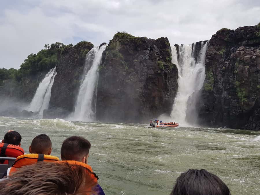 From Foz do Iguaçu: Iguazú Falls Boat Ride Argentina - Key points to know before you book