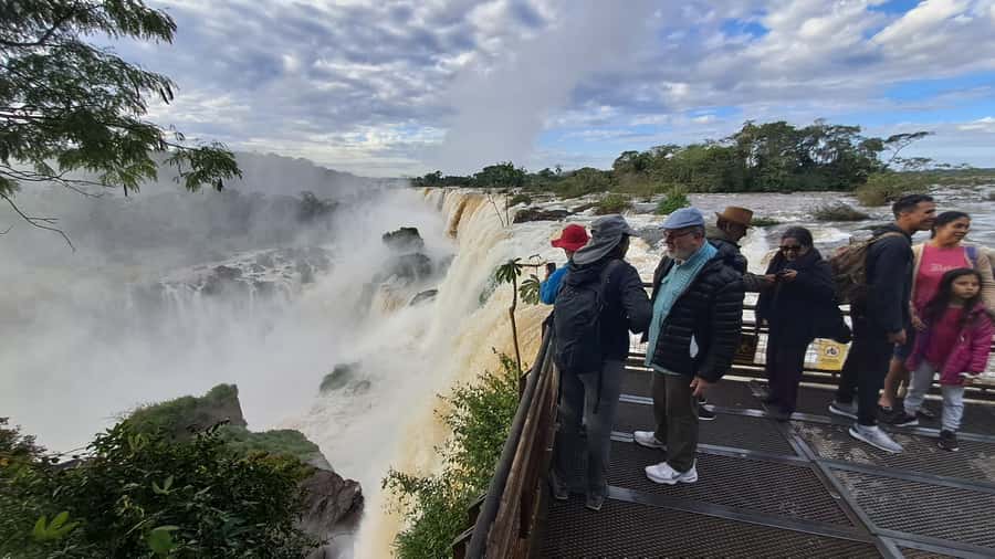 From Foz do Iguaçu: Iguazú Falls Boat Ride Argentina - What the guides add to the day