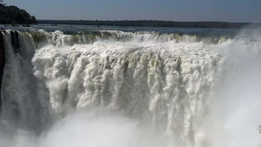 From Foz do Iguaçu: Iguazú Falls Boat Ride Argentina - Pickup in Foz do Iguaçu and the border crossing