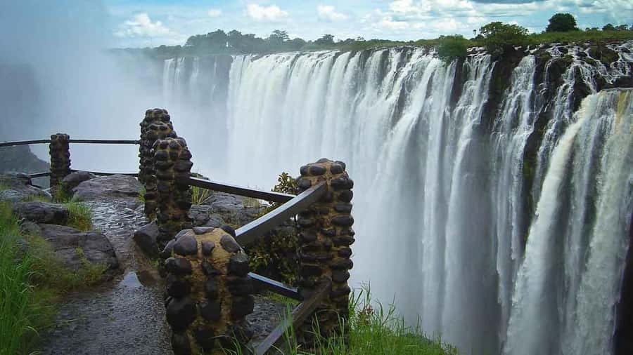 From Kasane: Victoria Falls Day Trip (Zimbabwe side) - Why this Kasane to Victoria Falls trip works