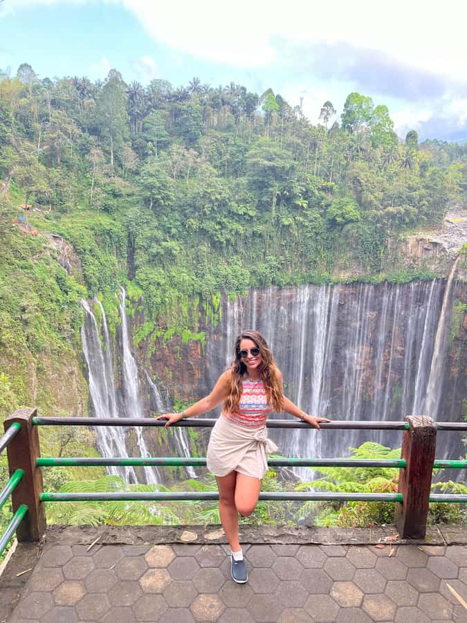 From Malang: Tumpak Sewu Waterfall Sharing Tour - Reaching the base of the 120-meter waterfall