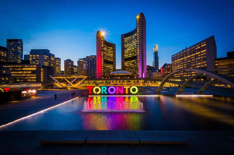 From Montreal: Toronto, Niagara Falls & 1000 Islands Tour - Toronto on day two: CN Tower and Ripley’s Aquarium