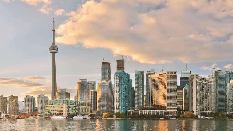 From Montreal: Toronto, Niagara Falls & 1000 Islands Tour - The Thousand Islands by boat from May through October