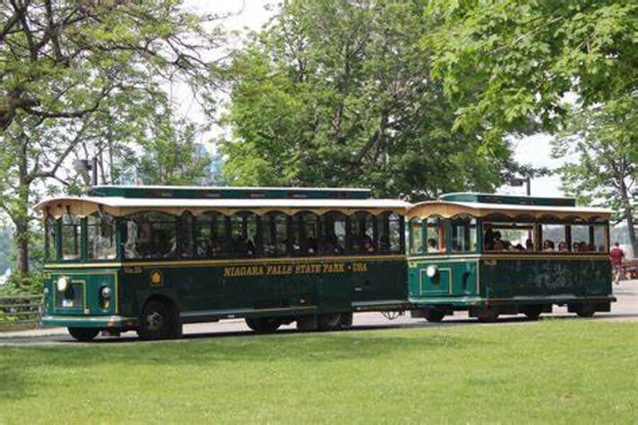 From NYC: Guided Niagara Falls Full-Day Trip - Guides, language, and group size