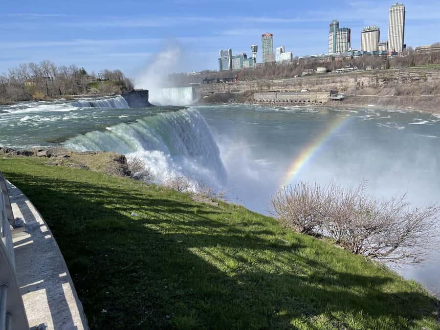 From NYC: Guided Niagara Falls Full-Day Trip - American Falls and the first Niagara views