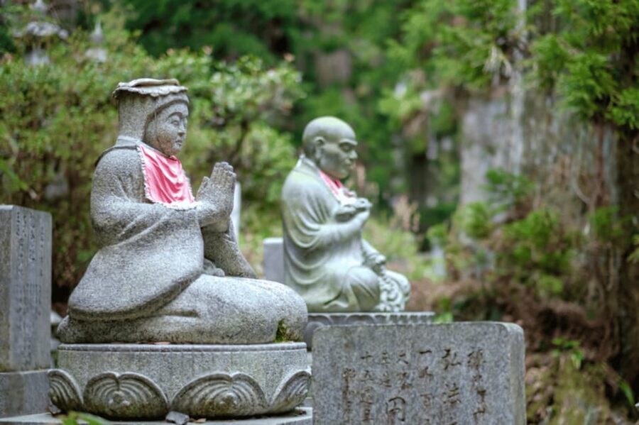 From Osaka/Kyoto:Mount Koya, Wakayama & Nachi Waterfall Trip - Sandanbeki Cave on the Wakayama Route