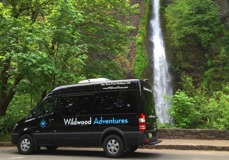 From Portland: Columbia Gorge Waterfalls Tour - Crown Point Vista House and its 733-foot view