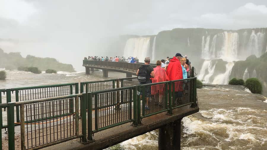 From Puerto Iguazu: Half-Day Brazilian Falls Excursion - How the guide affects the day