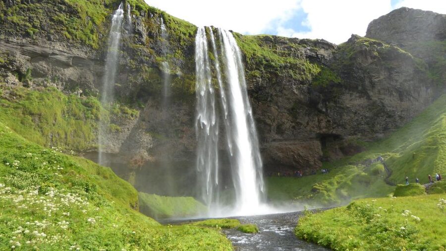 From Reykjavik: Explore the Waterfalls of the South Coast - Seljalandsfoss and the famous route behind the fall
