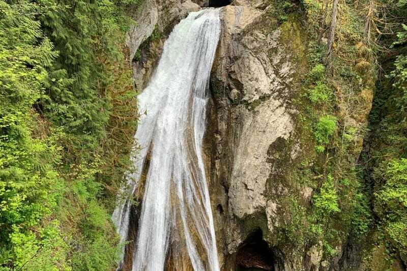 From Seattle: Pacific Northwest Waterfalls & Hiking Tour - Snoqualmie Falls: the dramatic stop with less walking