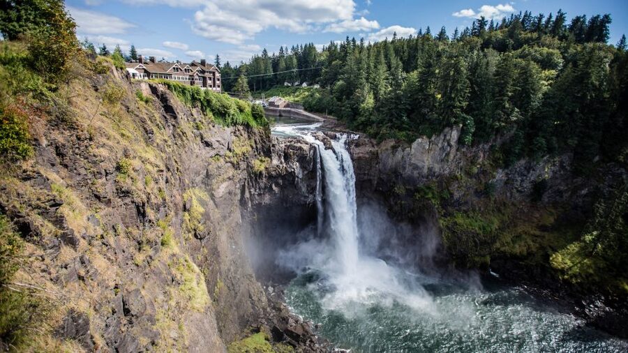 From Seattle: Snoqualmie Falls & Woodinville Wine Tasting - What the small group changes