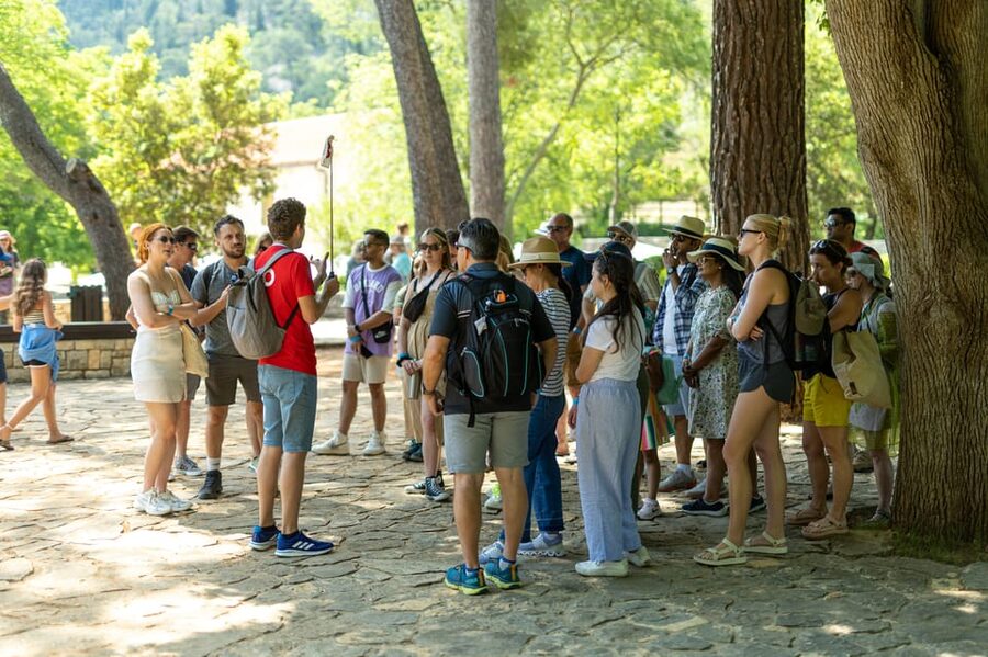 From Split: Krka Waterfalls day tour & wine tasting - Wine tasting and free time in Skradin