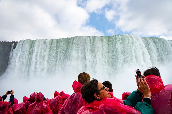 FROM TORONTO: Niagara Day Tour w/ Niagara on the Lake & Boat Ride - Niagara-on-the-Lake starts the day gently
