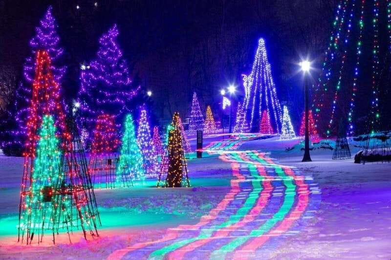 From Toronto: Winter Festival of Lights Niagara Falls Tour - Seeing Niagara Falls Before Sunset