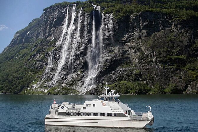 Geiranger Fjord Tour with Waterfall Tasting - A short cruise with a clear purpose