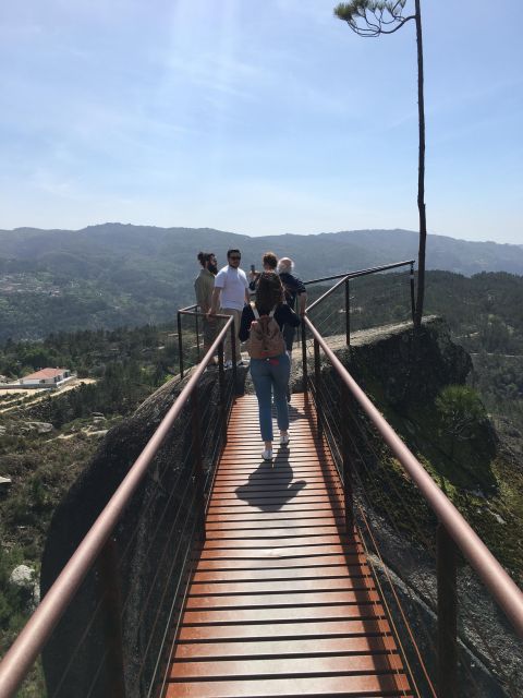 Gerês National Park Waterfalls and wolf village in 4x4 - The wolf village question