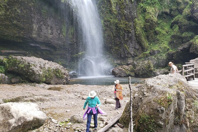 Giron Waterfall and Busa Lake - Leaving Cuenca through the Tarqui Valley