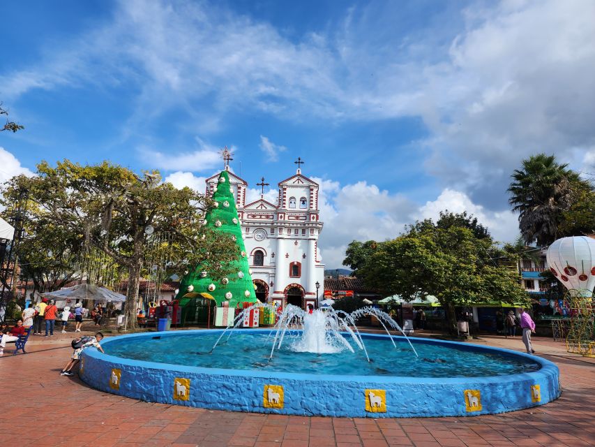 Guatape Coffee Villa including Rock Town & Waterfall - Wandering Guatape’s painted streets