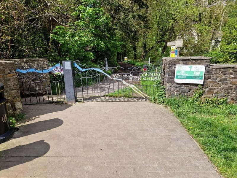 Guided Breacon Beacons 4 waterfalls in day hike from Cardiff - What the guides add to the day