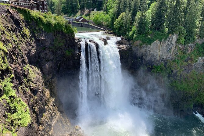 Guided forest hike to Seattle waterfalls incl. Snoqualmie Falls - A Seattle escape that begins with an easy pickup