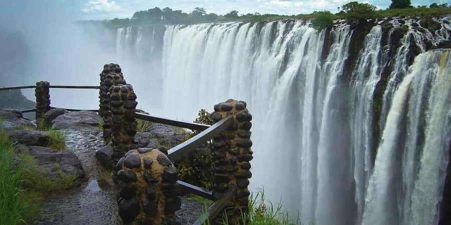 Guided Scenic Tour Of The Victoria Falls – Experience Nature - The rainforest route and the first waterfall views