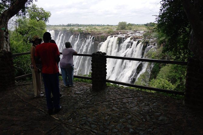 Guided Tour of Victoria Falls Zambia - What the guide adds to the visit
