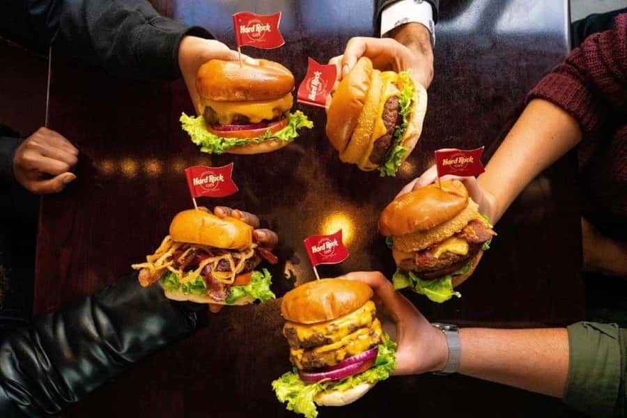 Hard Rock Cafe Meal: Niagara Falls, United States - Memorabilia, music, and the restaurant mood