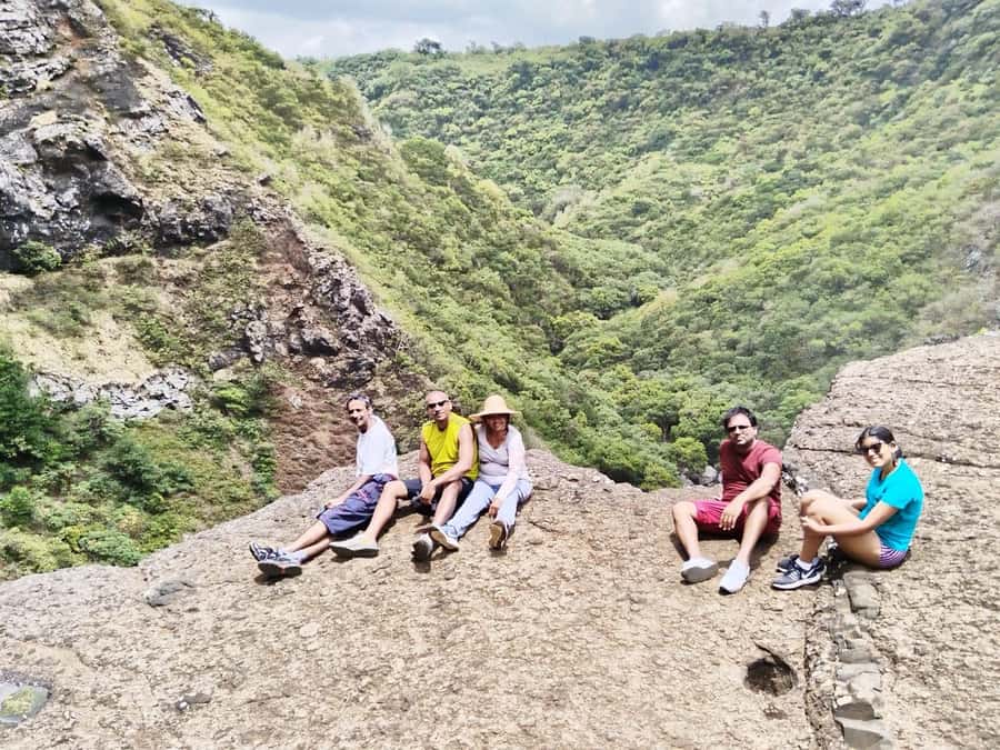 Henrietta: Hiking at the Tamarind Waterfalls - From your accommodation to Henrietta’s sugarcane fields