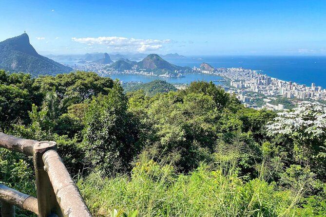Hiking in the Tijuca Forest : Waterfalls and Caves - Guides make or break this forest outing